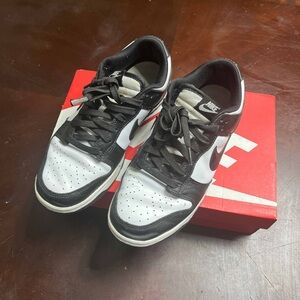 Nike Men's Black and White Sneakers